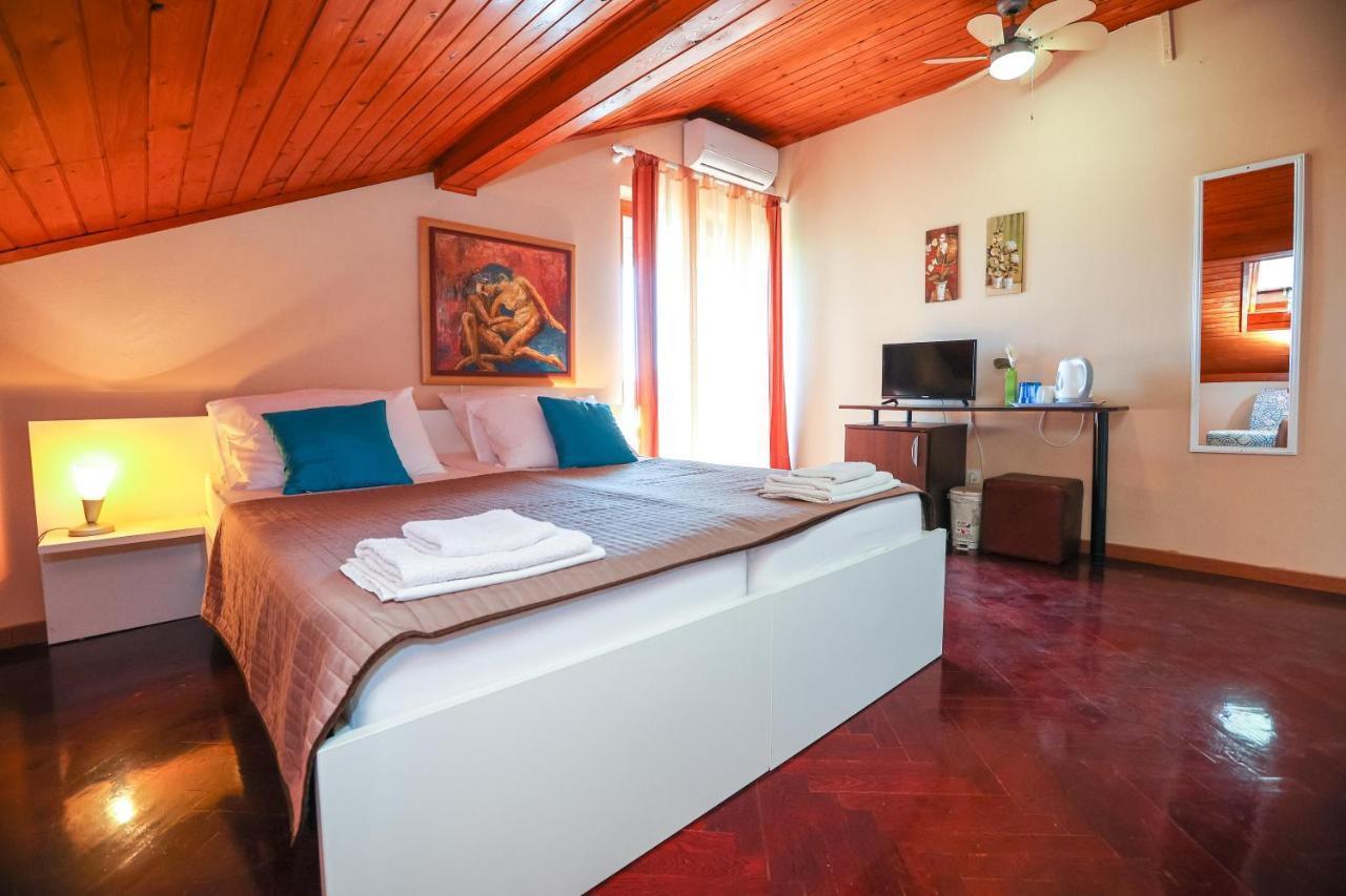 Apartments And Rooms Sinka Biograd Na Moru Extérieur photo