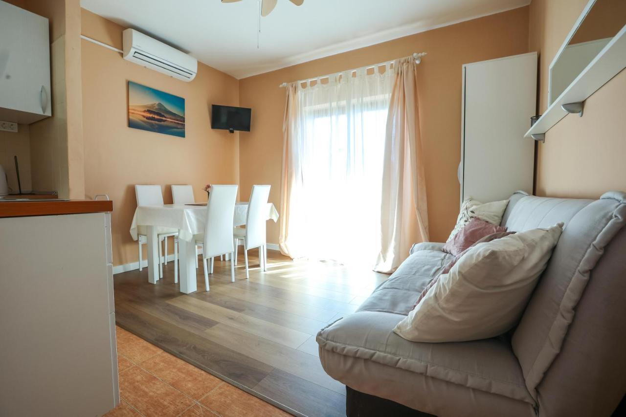 Apartments And Rooms Sinka Biograd Na Moru Extérieur photo