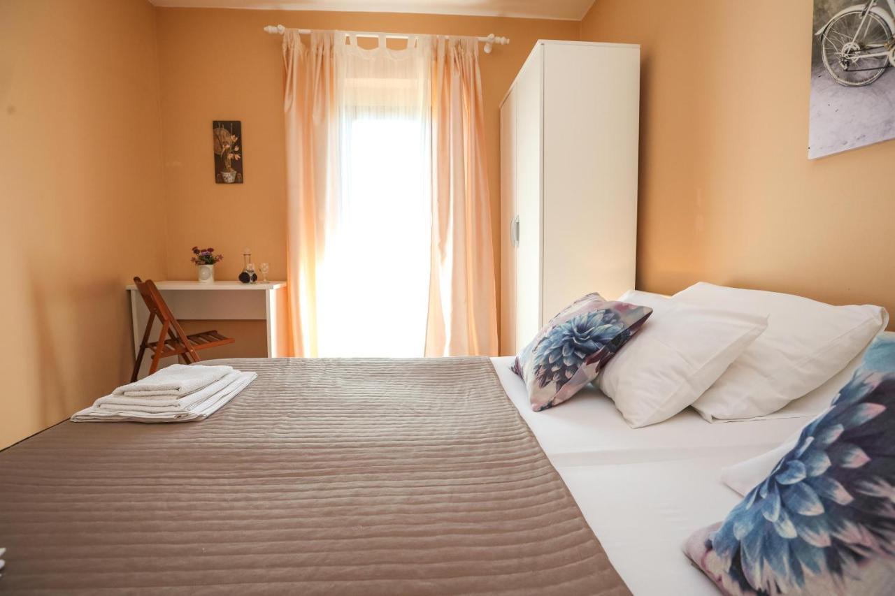 Apartments And Rooms Sinka Biograd Na Moru Extérieur photo