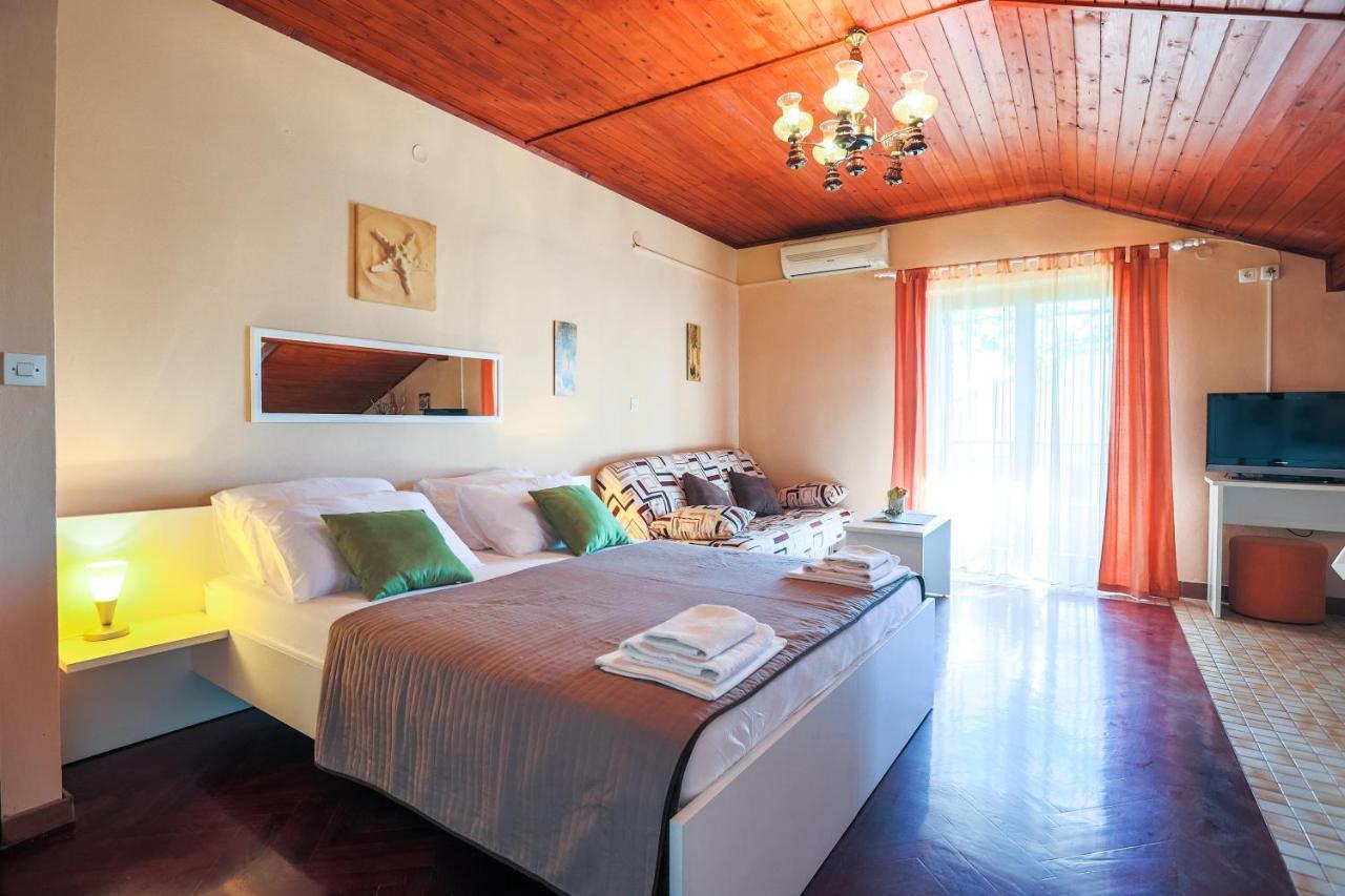 Apartments And Rooms Sinka Biograd Na Moru Extérieur photo