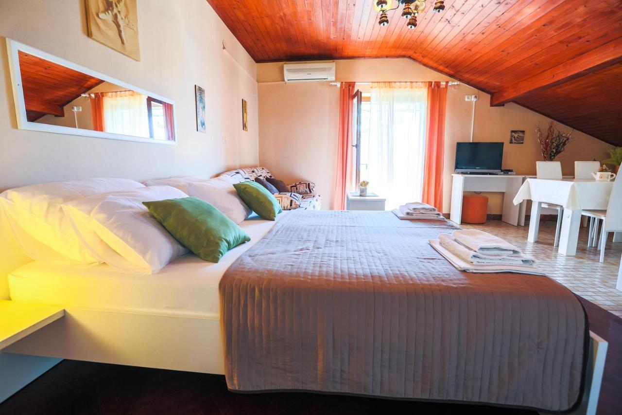 Apartments And Rooms Sinka Biograd Na Moru Extérieur photo