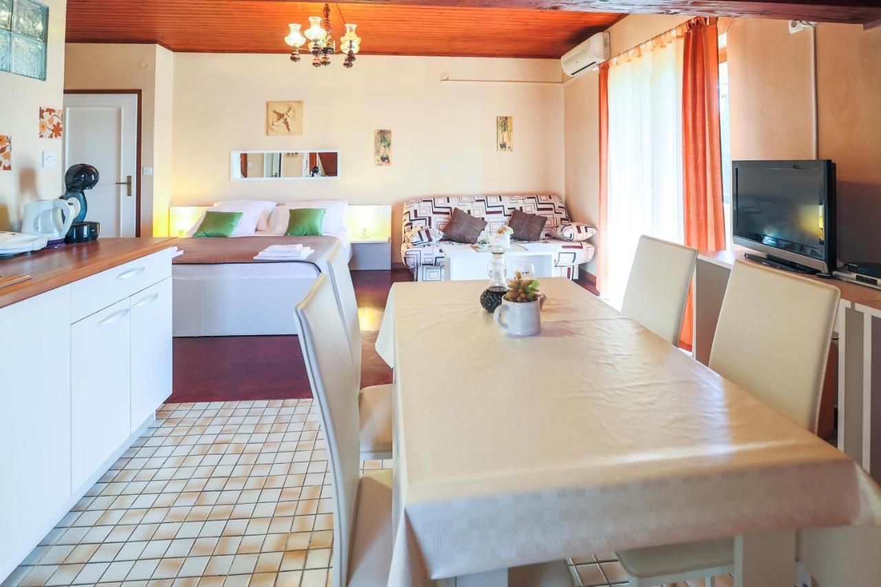 Apartments And Rooms Sinka Biograd Na Moru Extérieur photo